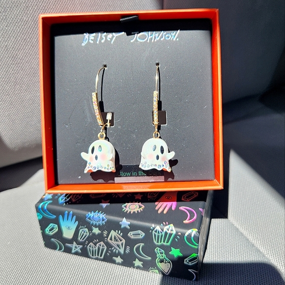 NWT Betsey Johnson Ghost & Spider Web Drop Mismatch Earrings - Picture 3 of 12